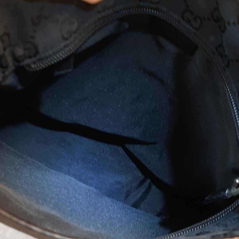 Gucci Black Lea Bag with Silver Hardware - Picture 5 of 13